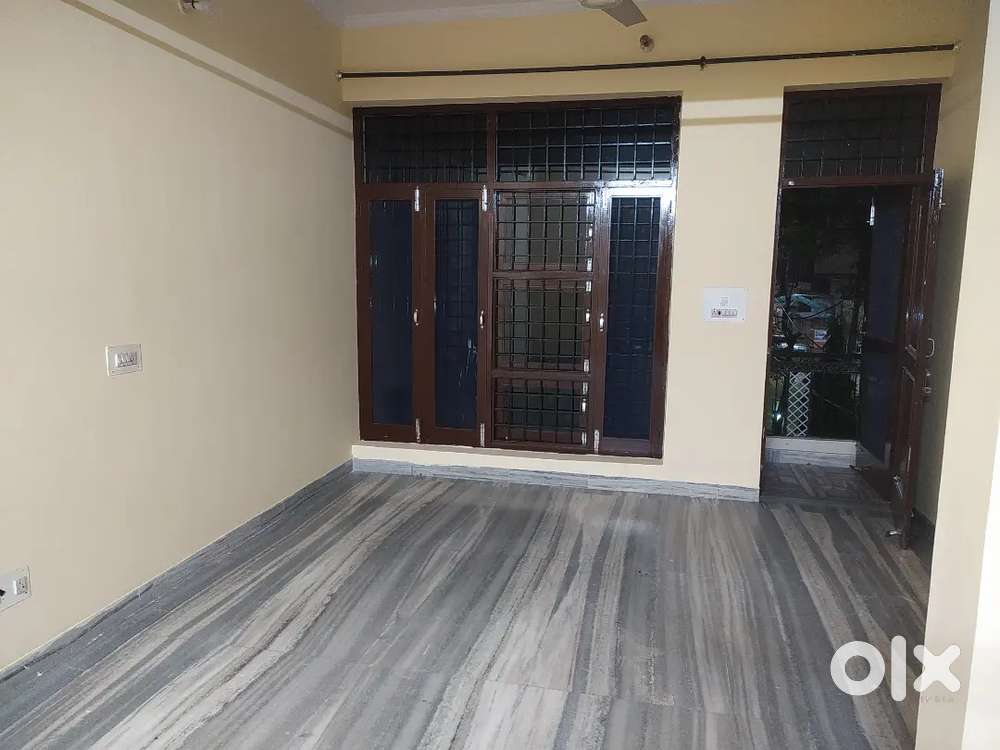 2BHK FLOOR FOR FAMILY