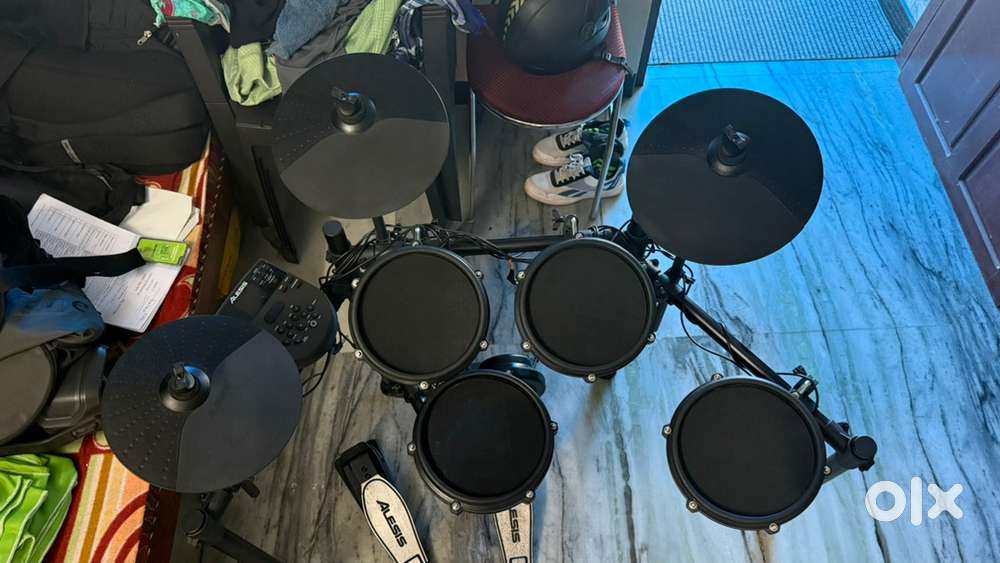 Alesis Nitro Mesh Kit Eight Piece Electronic Drum Kit