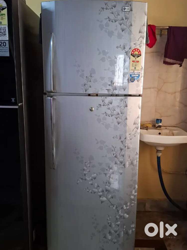 LG 320 LTR DOUBLE DOOR FRIDGE IN NEW CONDITION WITH STABILIZER