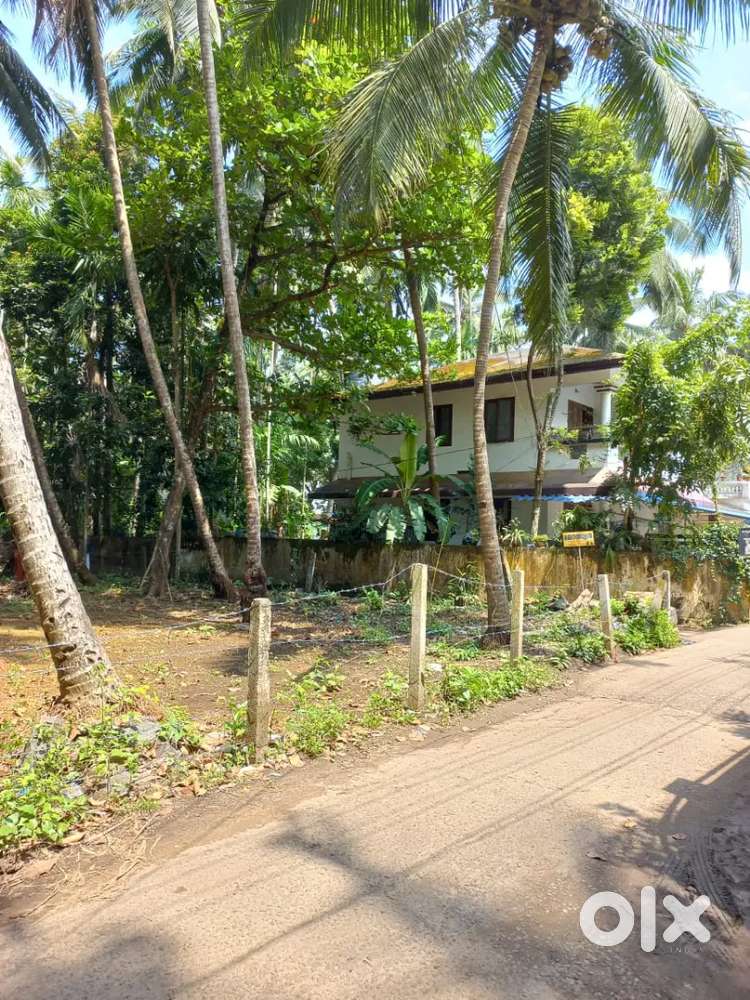 Plot for sale near chmravattam jn,