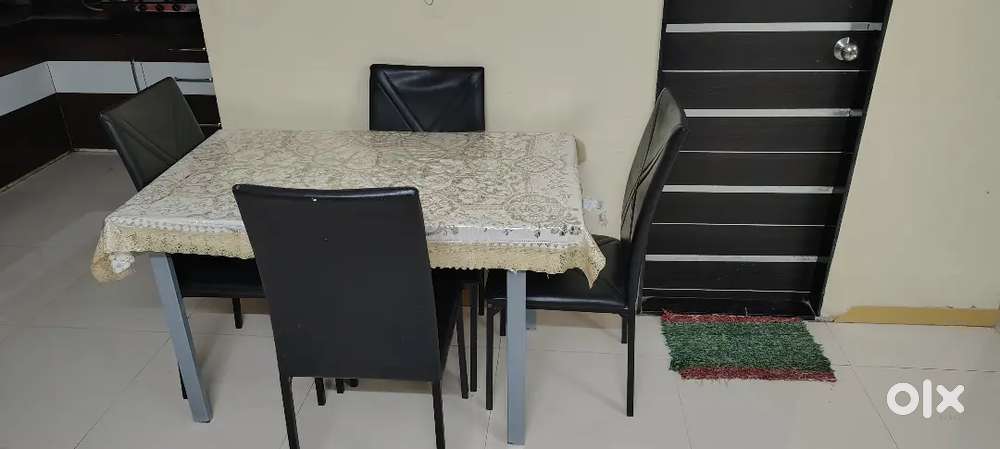 Good condition Dining table Available for sell