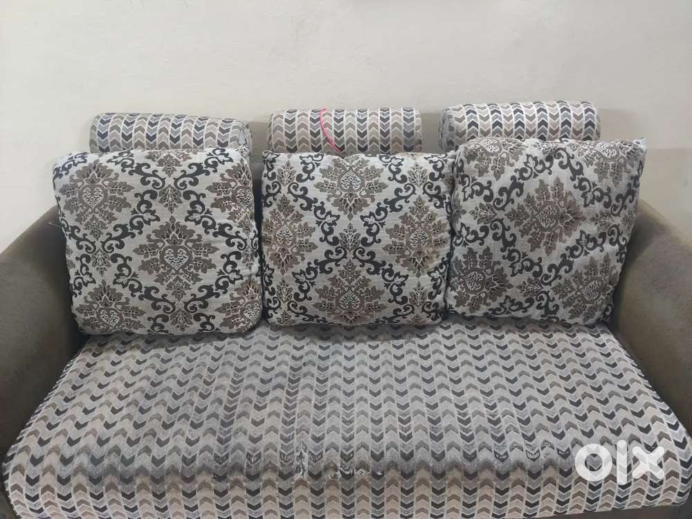 SOFA SET with a seating of 7