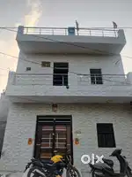 100 gaj house well maintained ground and first floor in Bharat colony