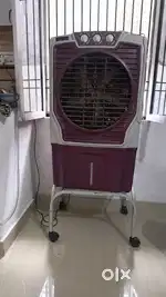 Cooler with stand