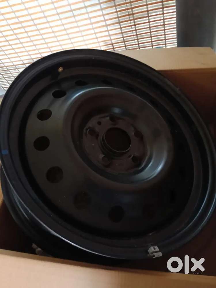 BRAND NEW TOYOTA ORGINAL WHEEL 17×5inch WITH WHEELCAPS  UNUSED  4NOS