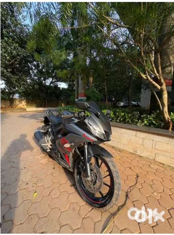 R15 v3 metalic gray 2020 below 20000km used
