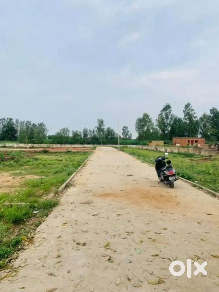 5500/Gaj Plot No A-2 Colony Ke Front Par Hai