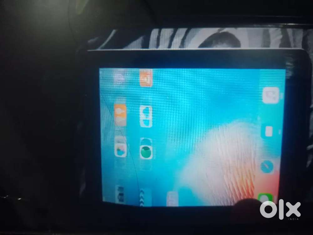 I pad for 2018 modal capacity 57.1 gb  512 gb storage and 6 gb r