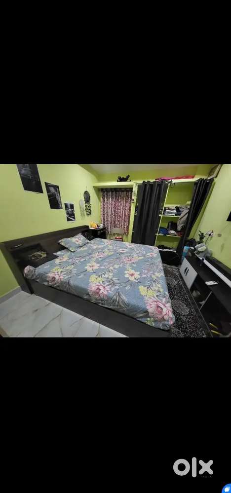 King size bed with mattress