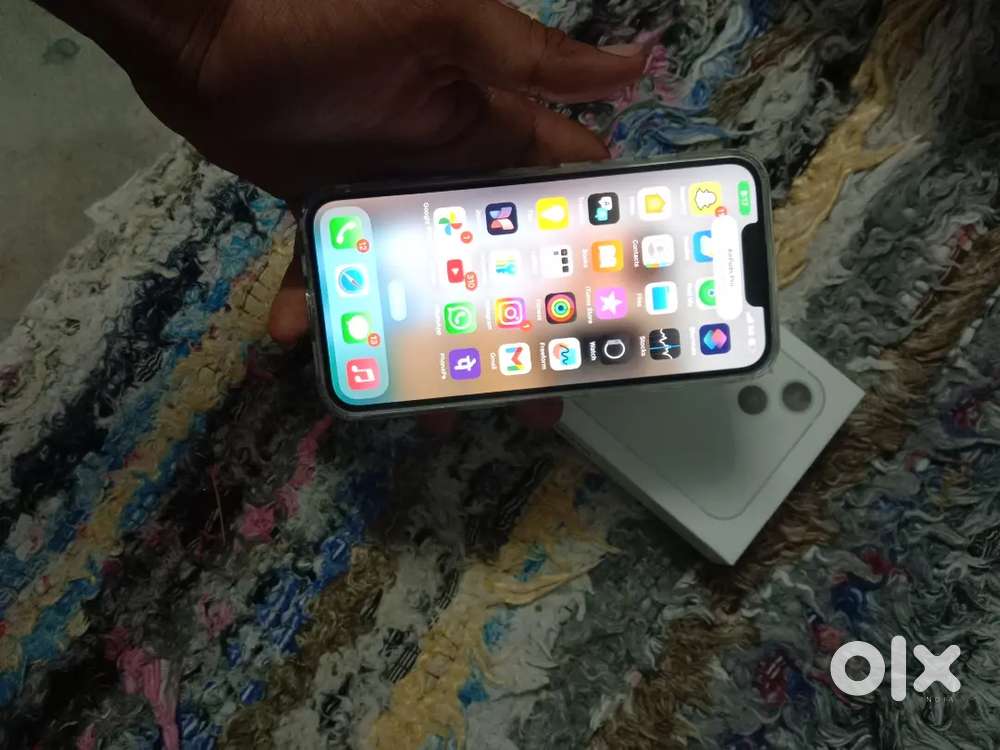 I phone 13 white colour 256 gb 10 days use new candision