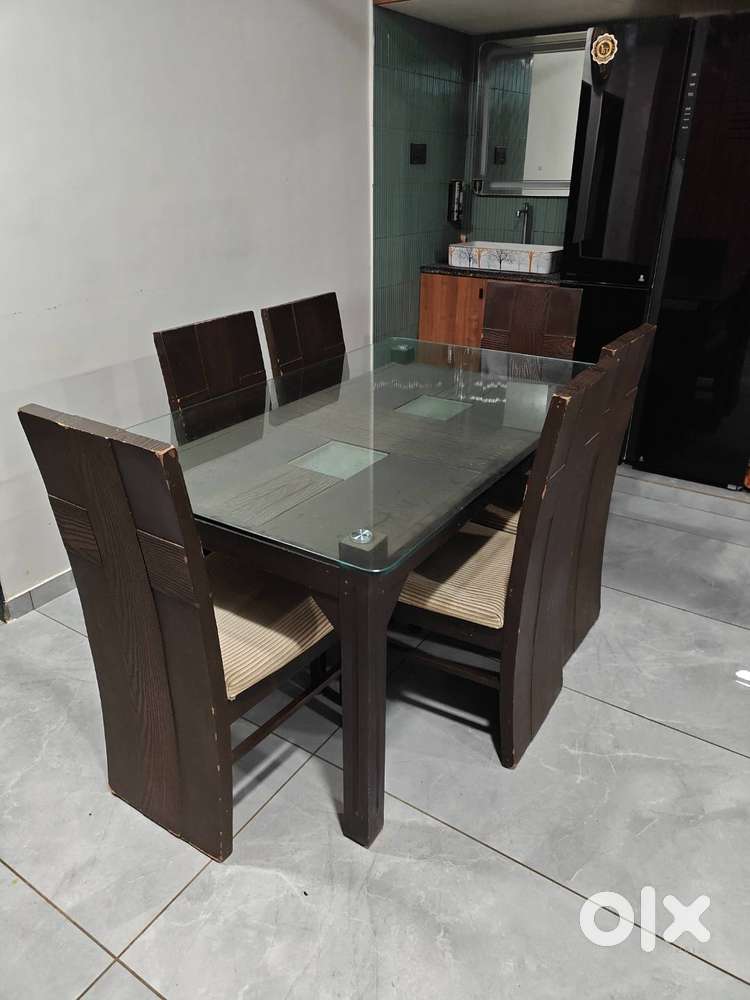 6 seater dining table
