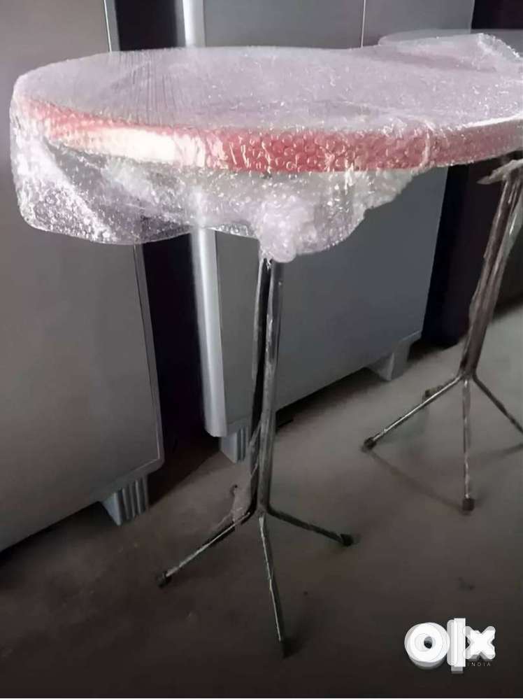 Fresh New (Unused) Round Standing Dining Restaurant/Cafe / Momo  Table