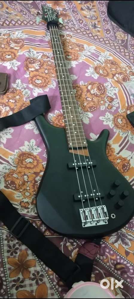 Yamaha bass guitar