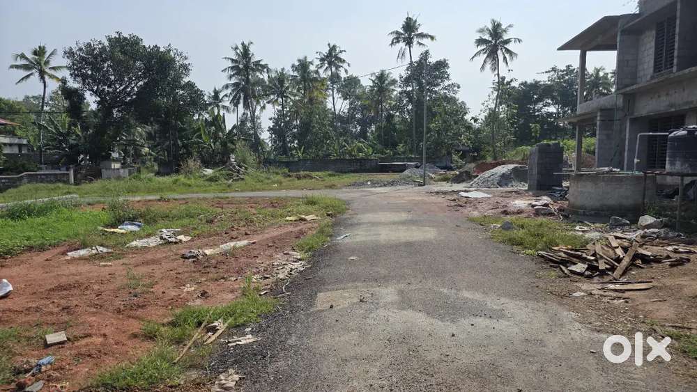 കൊല്ലം കുണ്ടറ പെരുമ്പുഴ  അസിസ്സി ഹോസ്പിറ്റലിനു സമീപം 7 സെന്റ് വസ്തു വി