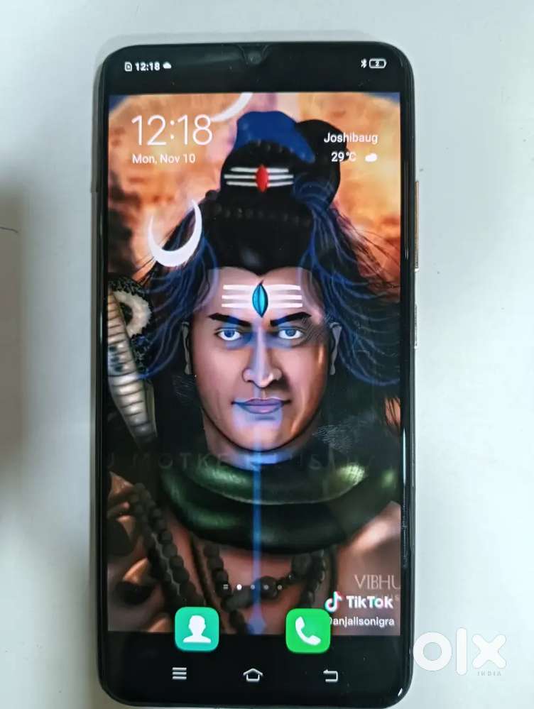 V11 pro mobile phone with good condition