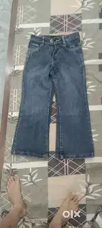 Bootcut Jean age hai size 32