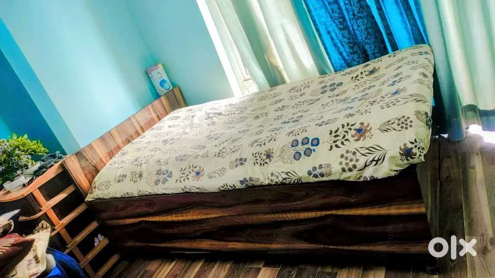 Ghar ke kaam. Ke liye ek maid ki zaroorat hai .