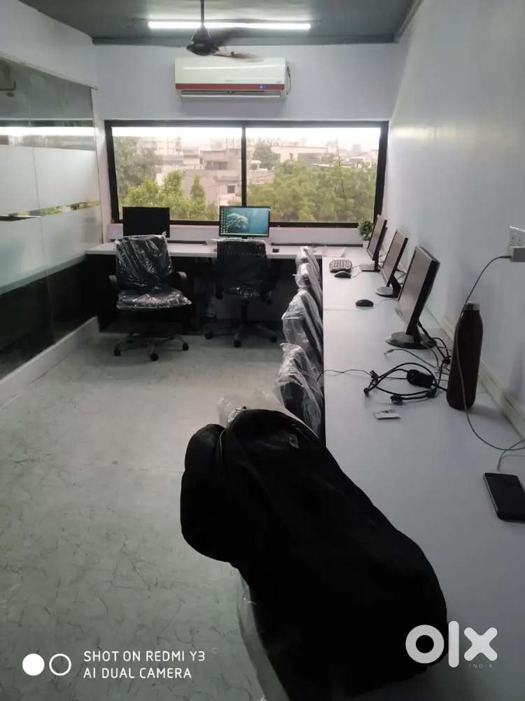 Furnished Office Rent in Navrangpura 650Ft 2 Cabin 12 Seats For-IT/DSA