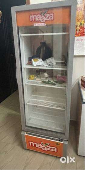 COMMERCIAL REFRIGERATOR