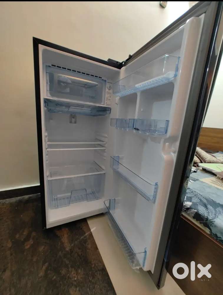 Moving Out Sale - Fridge/Washing Machine/Queen Size Bed & Matress