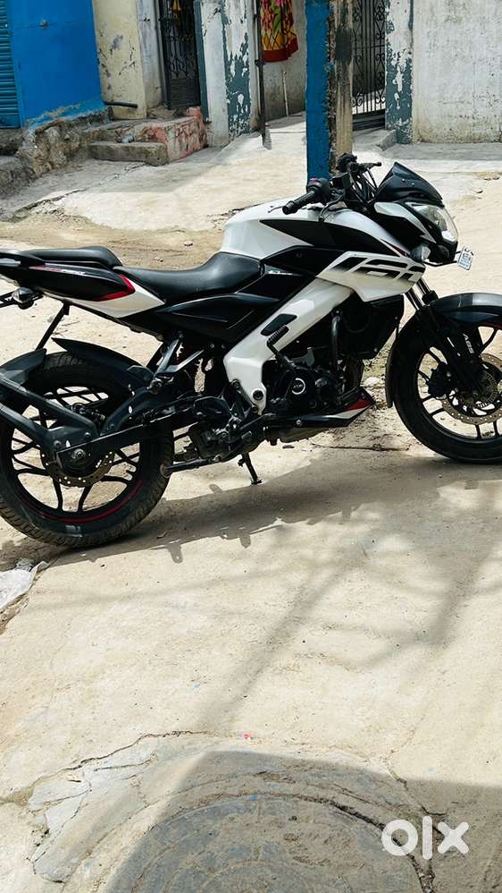 Pulsar ns 160 white color