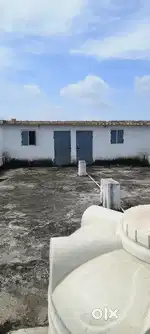 Storage ke liye 2 room hai , pehle male pe aage bahut badi jagah hai