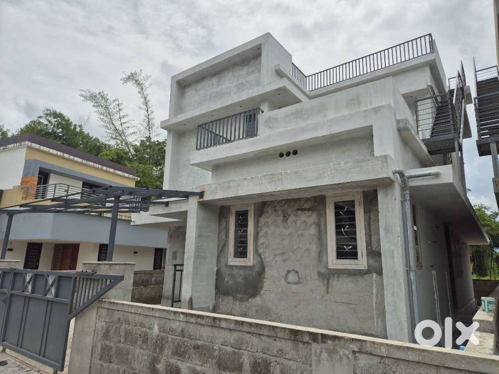 പാലക്കാട് പൊള്ളാച്ചി ഹൈവേ അടുത്തായി 4BHK Premium വില്ല