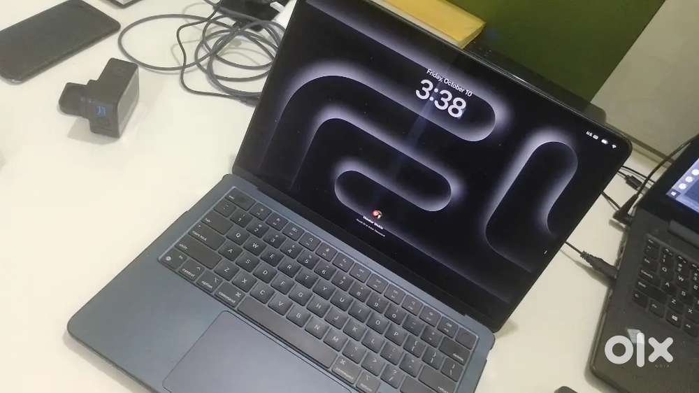 Macbook M3 2024