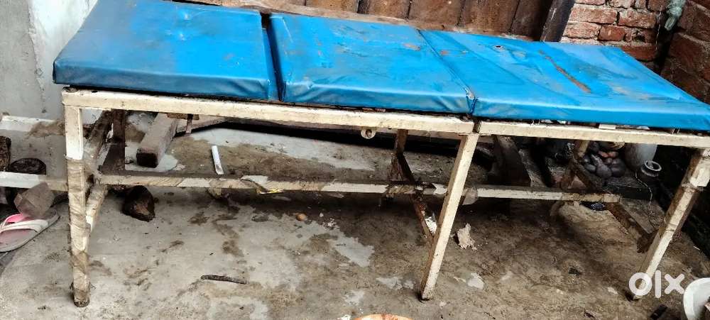 Hospital bench