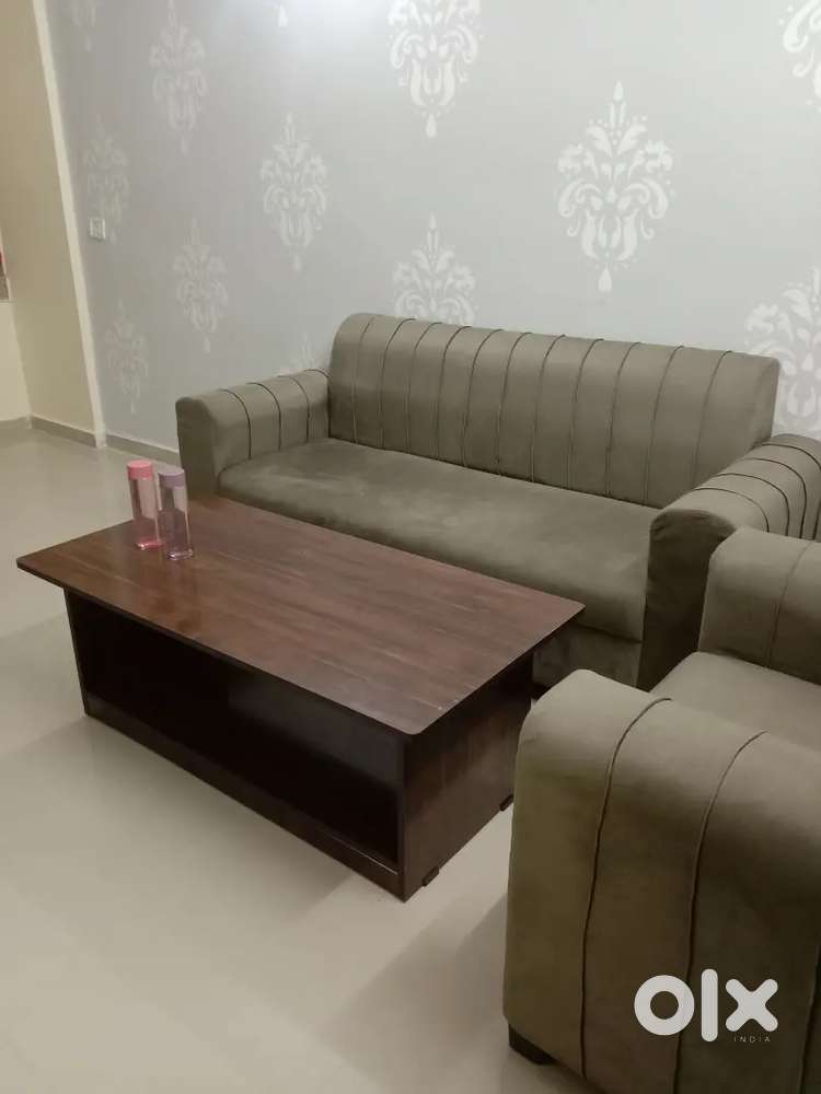 Looking for 1 girl roomate 2bhk fully furnished flat