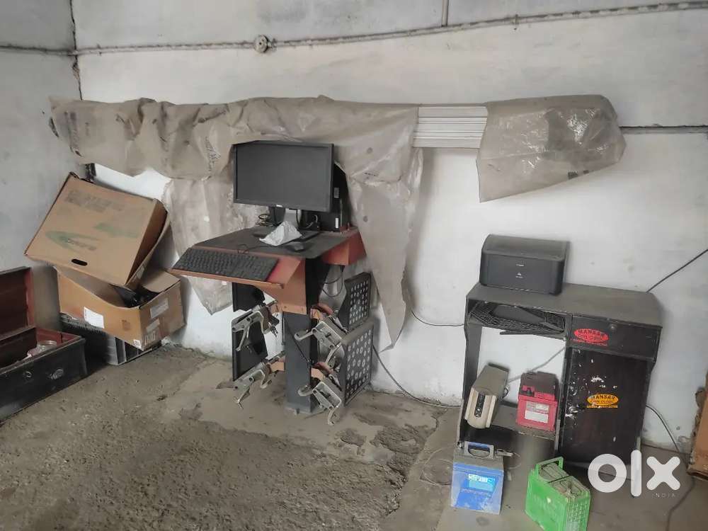 Car mechanic and helper