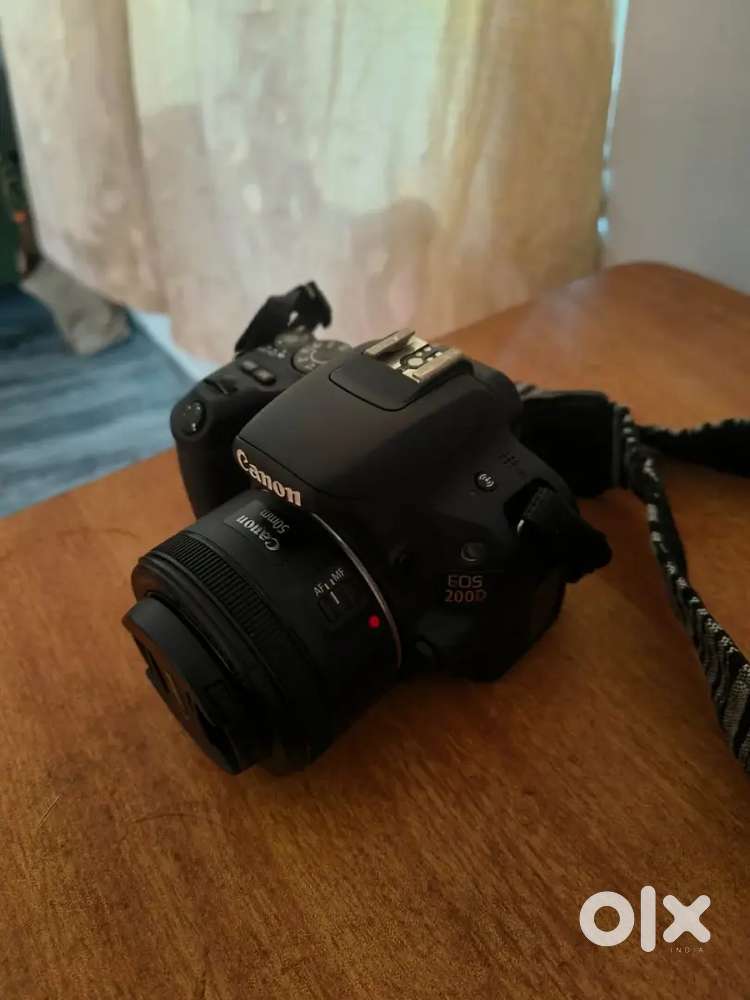 Canon 200d with 50 mm lens (price negotiable)