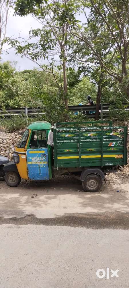 Load auto three wheeler