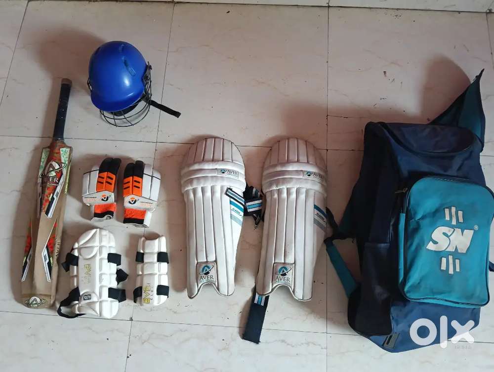 Kit bag all item available BAT HELMET GLOVES PADS ETC