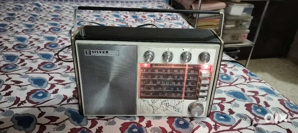 SILVER(JAPAN) rare 5 band radio