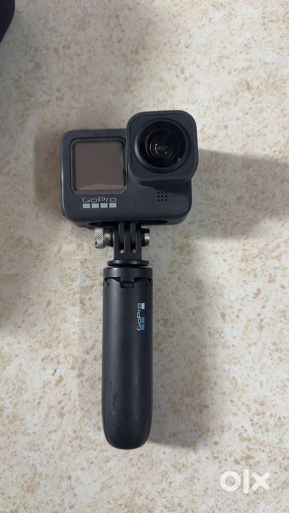 Go pro hero 9 with lens and dual batteries