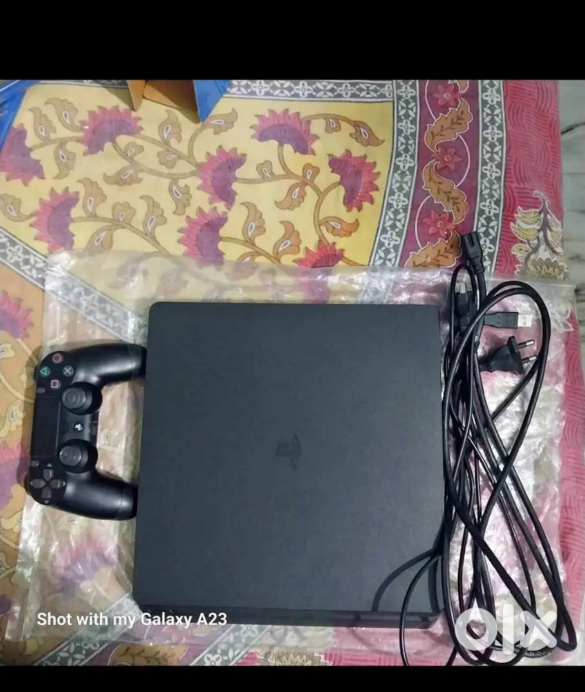 Ps4 Slim 1TB 11.50 With Controller