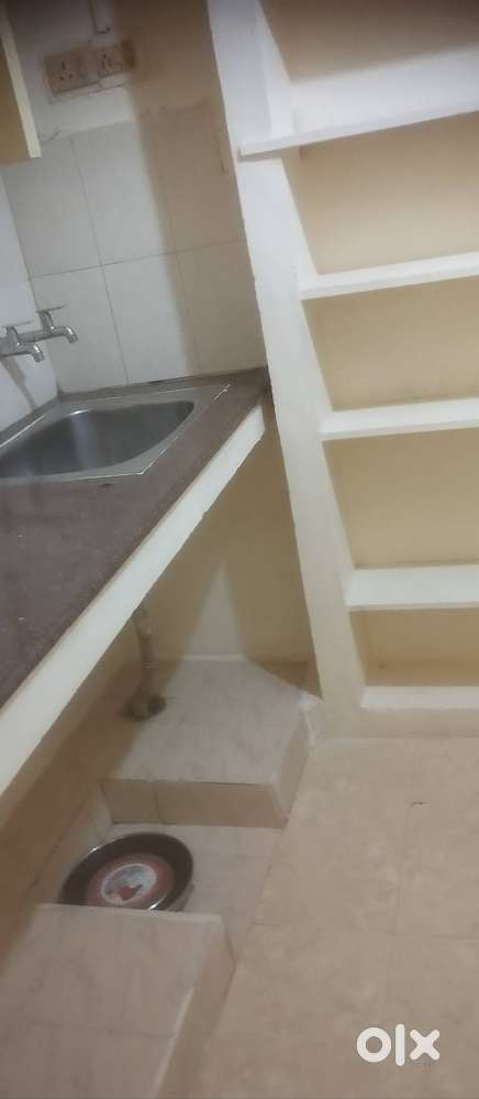 1 BHK for rent in Royapettah