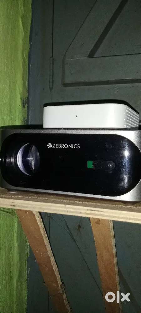 Zebronics projector