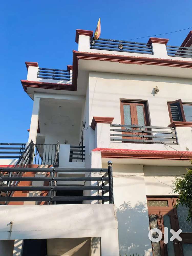 2BHK unfurnished flat, 1st floor, parking included, family friendly.