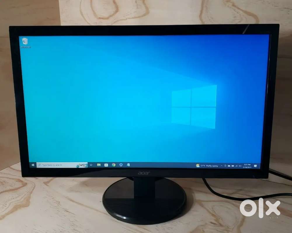 3 intel core 2 CPU + 2 acer monitor 13 inch with keyboard, mouse