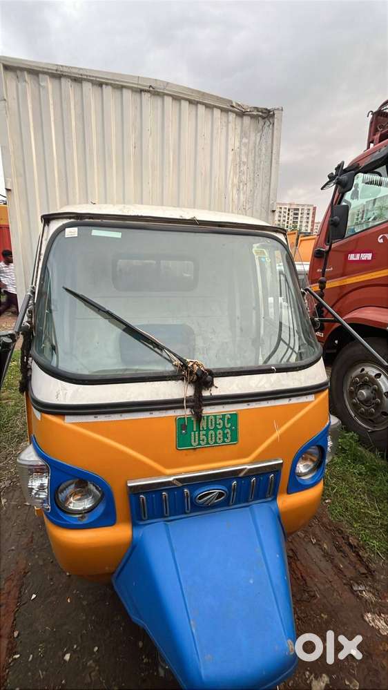 Mahindra Zor grand