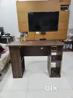 Computer desk/table