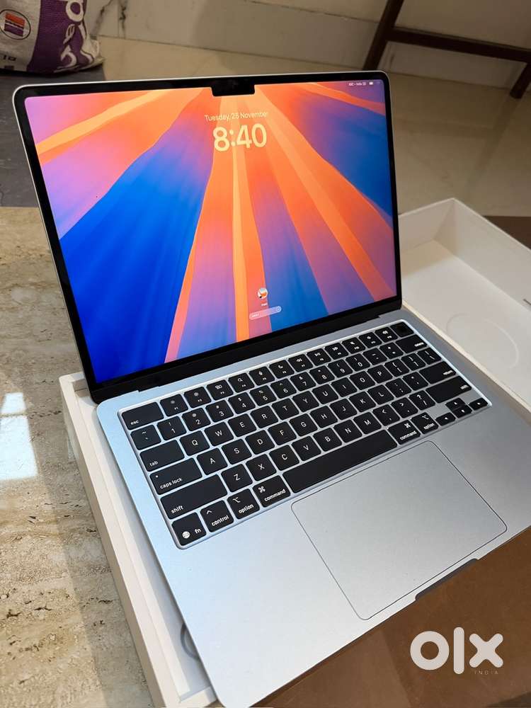 MacBook Air M4 – 100% Battery – Bill Box – Like New