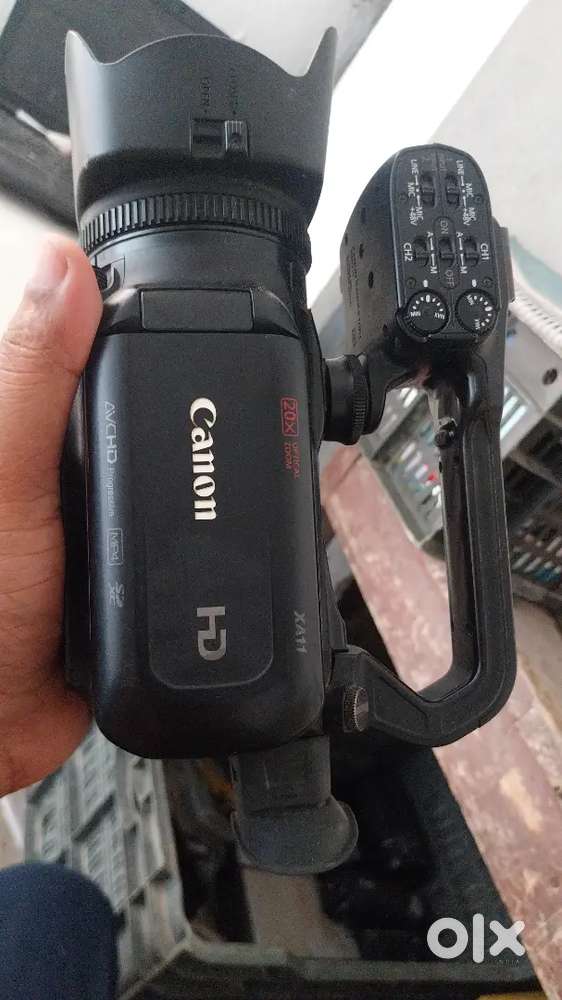 Canon xa11 video camera full hd new condition