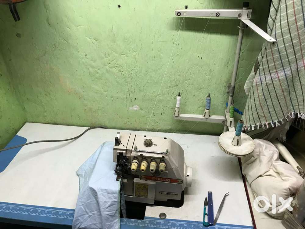 4 thread overlock machine