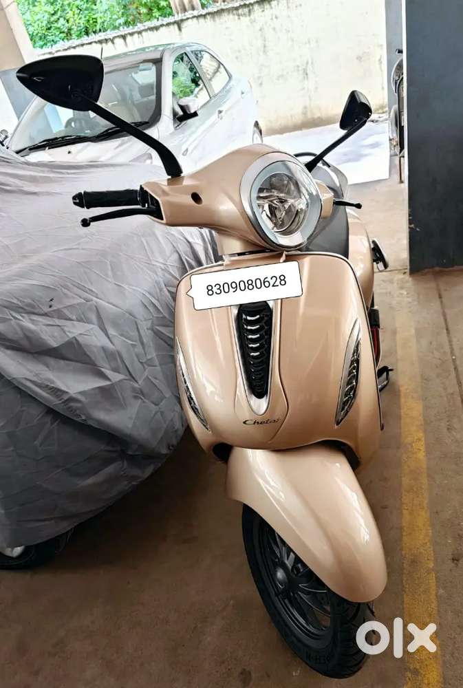 CHETAK ELECTRIC SCOOTER (PREMIUM MODEL)VERY LESS USED 2 YEARS WARRANTY