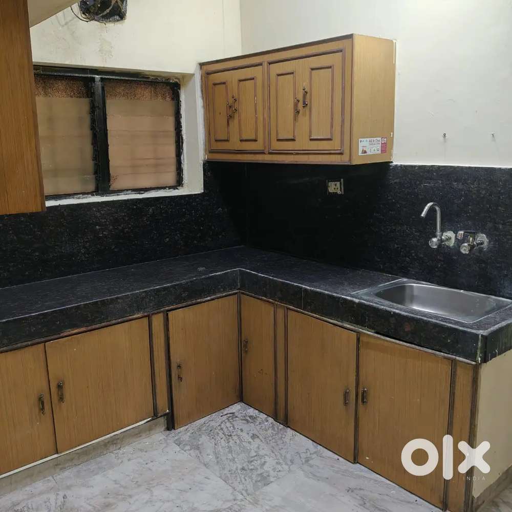 Mehdipatnam 3bhk 3 toilets 1st/F with cupboards car parking