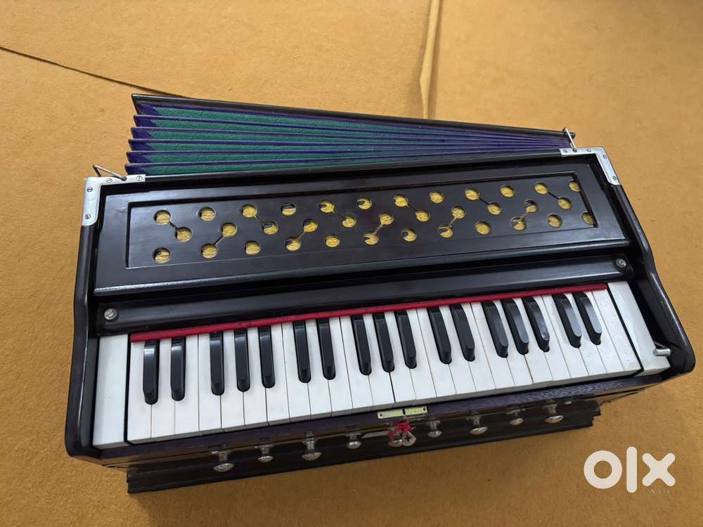 HARMONIUM NEW CONDITION 7000 ONLY