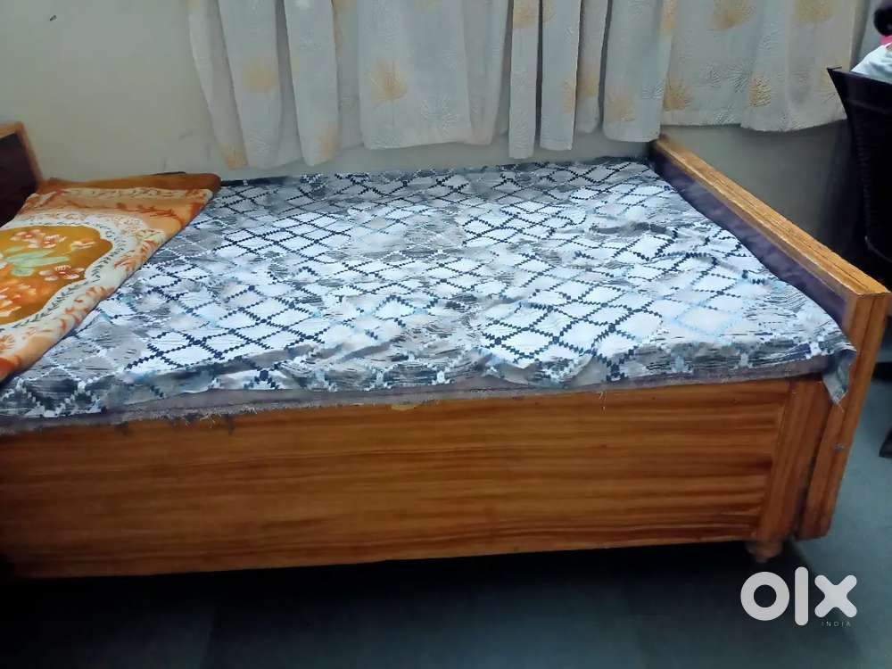 Wooden bed 3ft x 6.5 feet